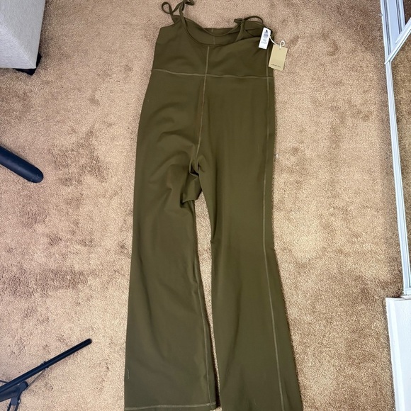 Aritzia Wilfred Free Divinity Kick Flare Jumpsuit in Bough Green Size XL New - Picture 9 of 9